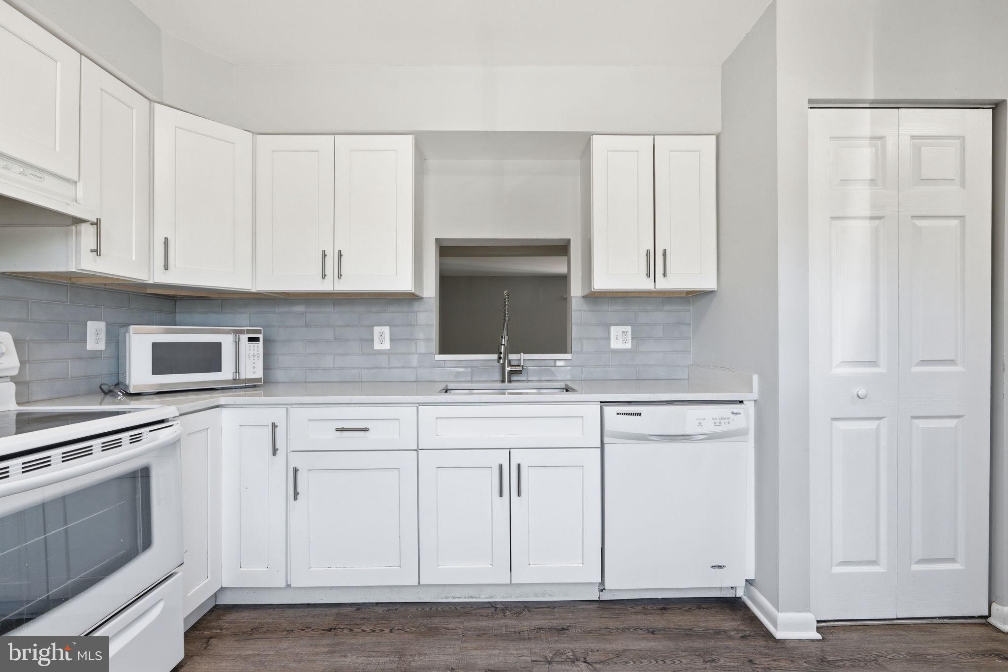 REFLECTION LAKE - Residential