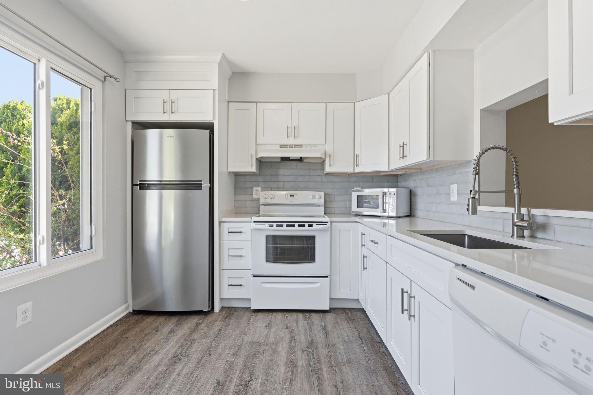 REFLECTION LAKE - Residential