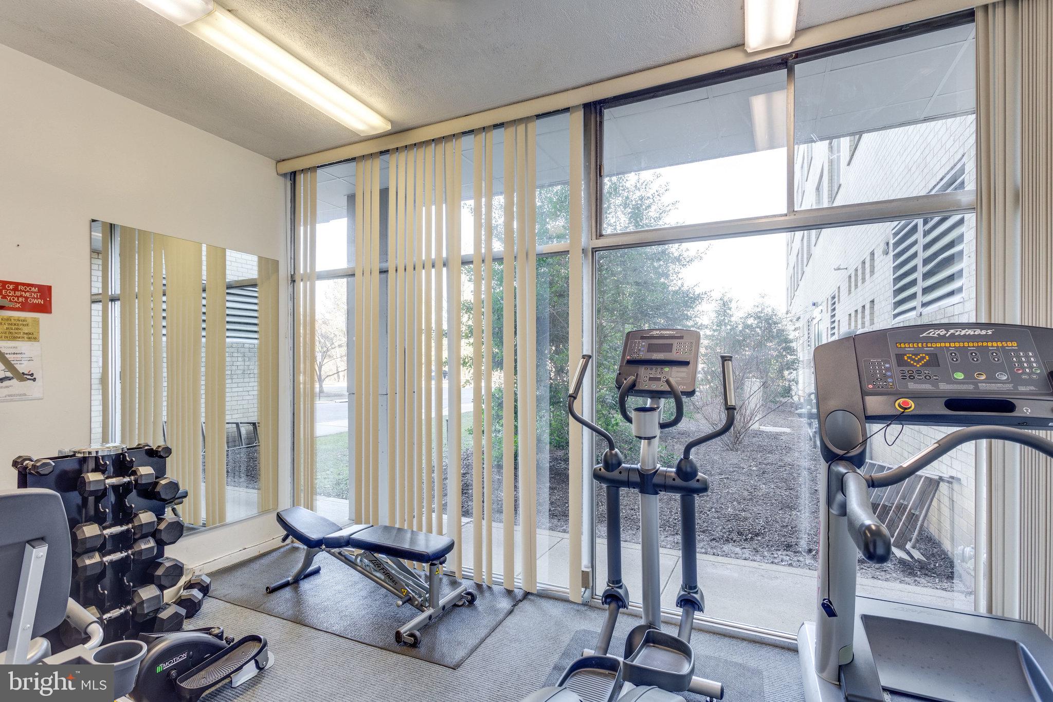 RIVER TOWERS - Residential