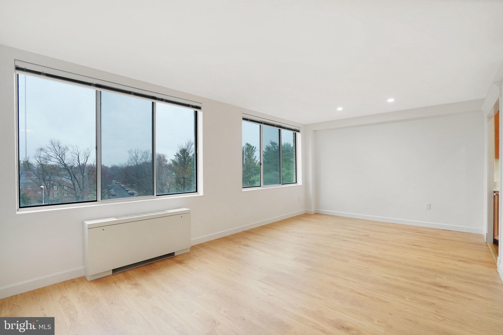 RIVER TOWERS - Residential