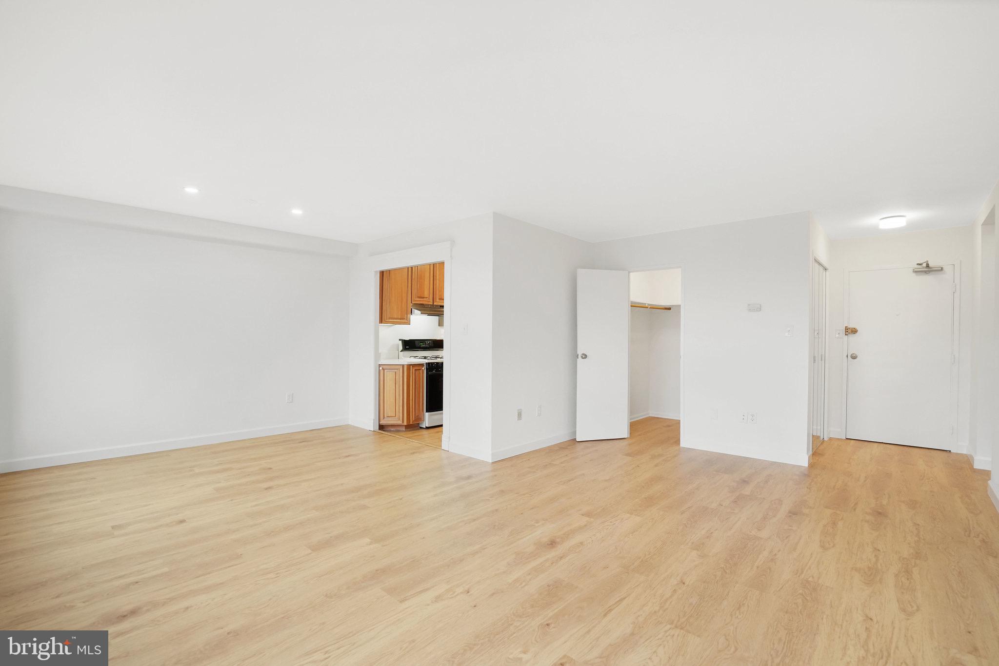 RIVER TOWERS - Residential