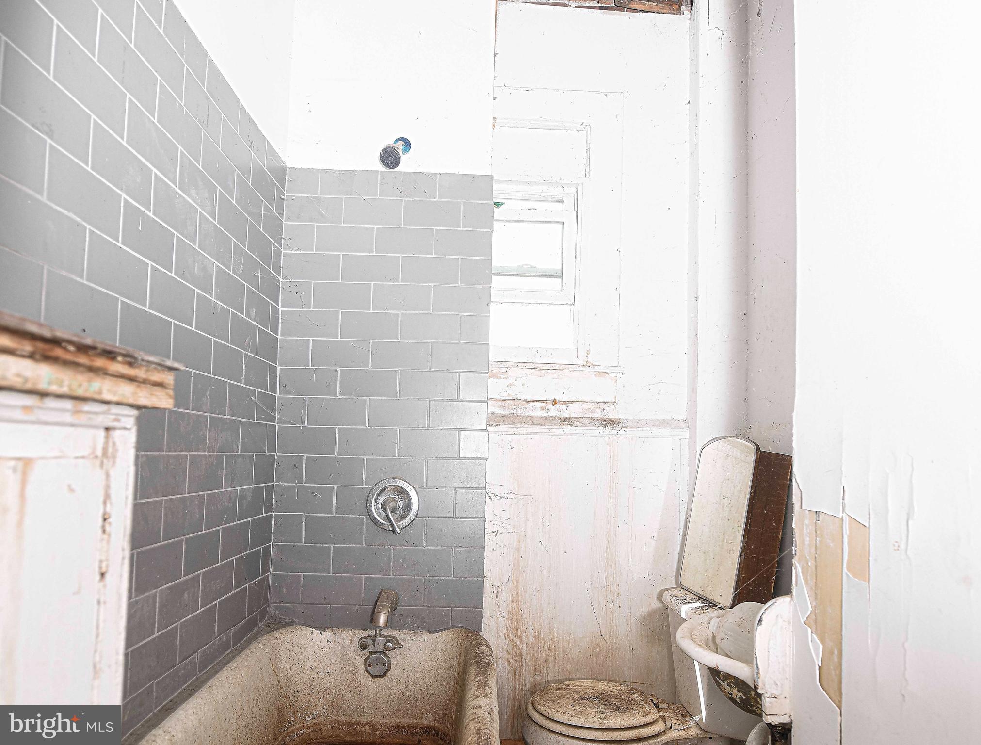 BROADWAY EAST - Residential