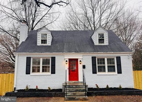 Photo of 3010 Rogers Drive, FALLS CHURCH, VA 22042 (MLS # VAFX2288160)