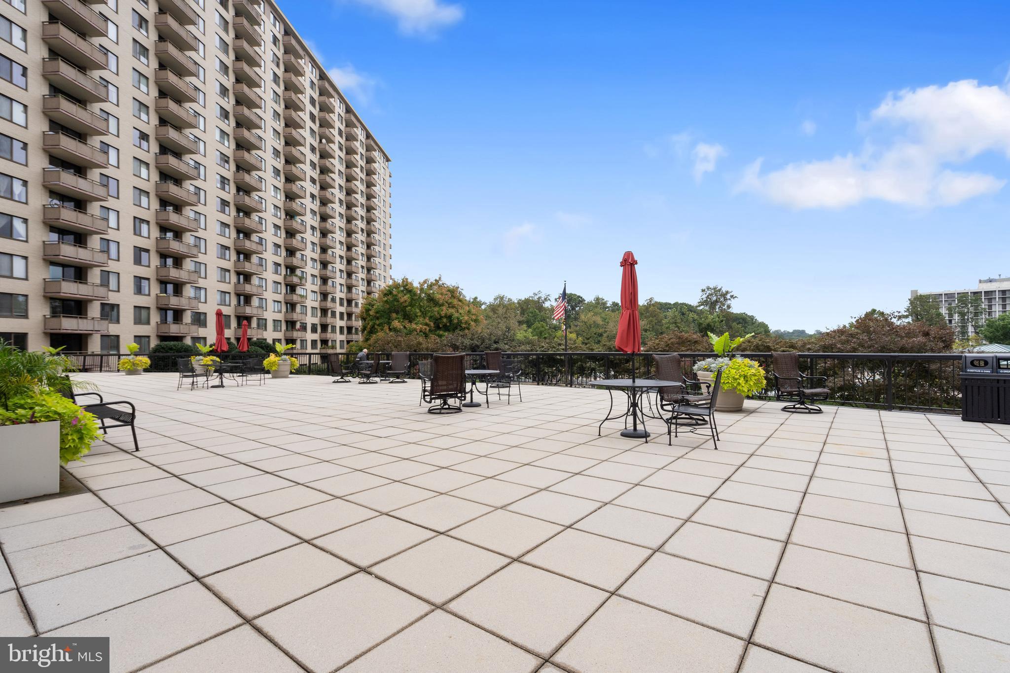 PROMENADE TOWERS - Residential