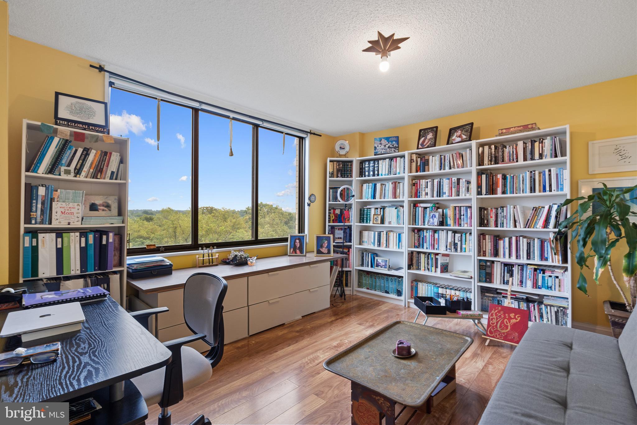 PROMENADE TOWERS - Residential