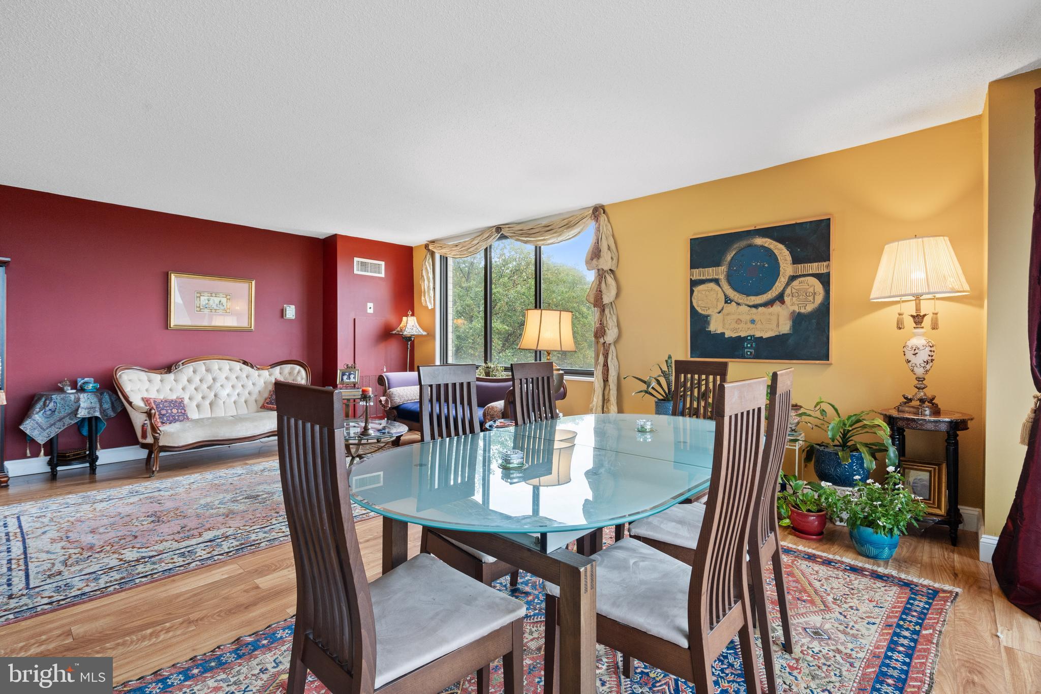 PROMENADE TOWERS - Residential