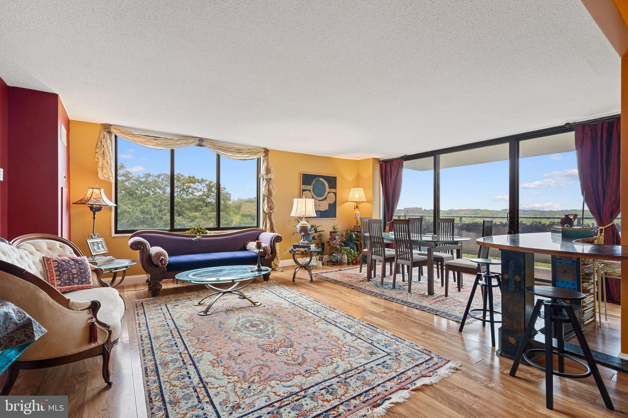 PROMENADE TOWERS - Residential