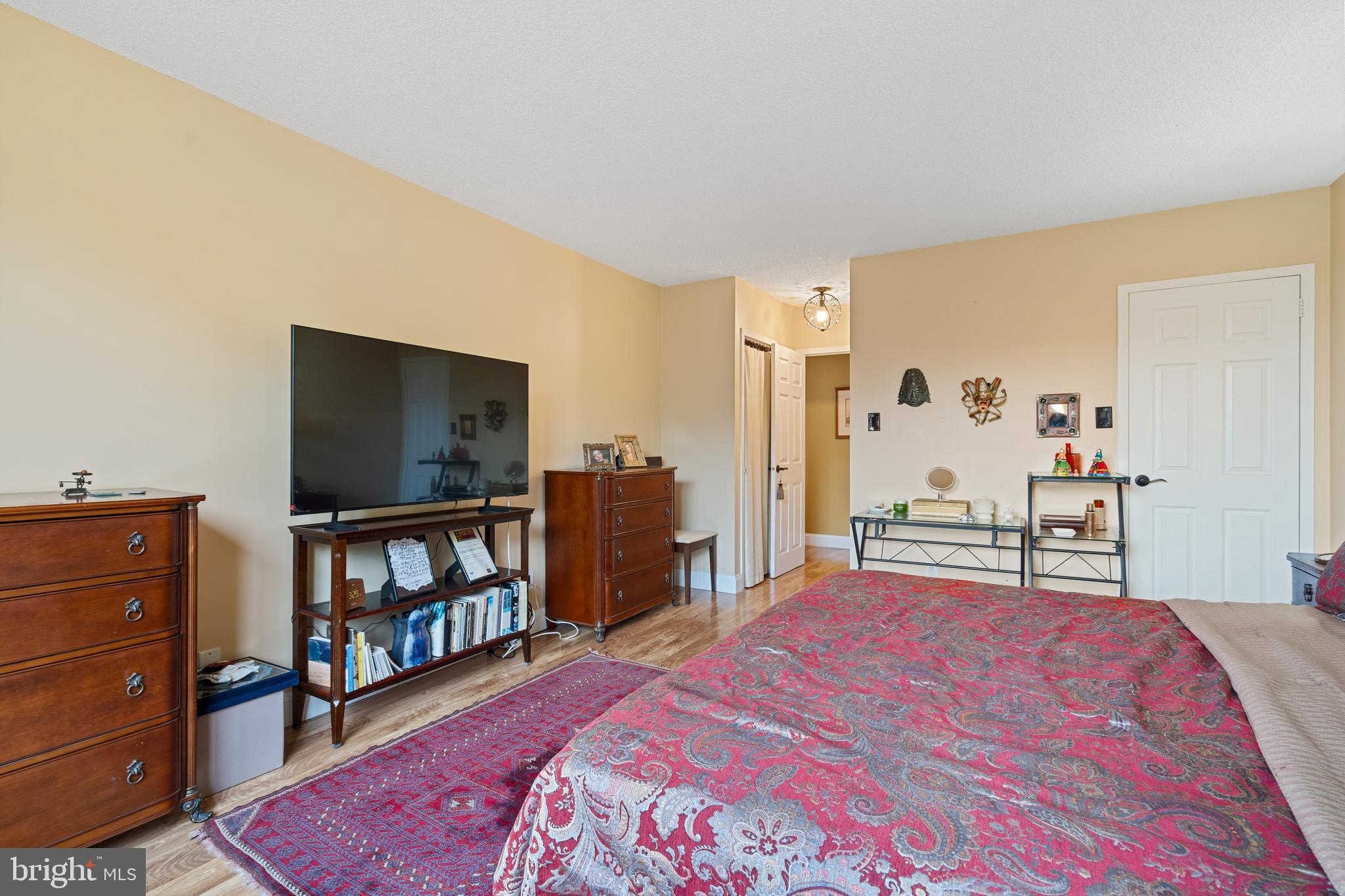 5225 POOKS HILL ROAD 828N