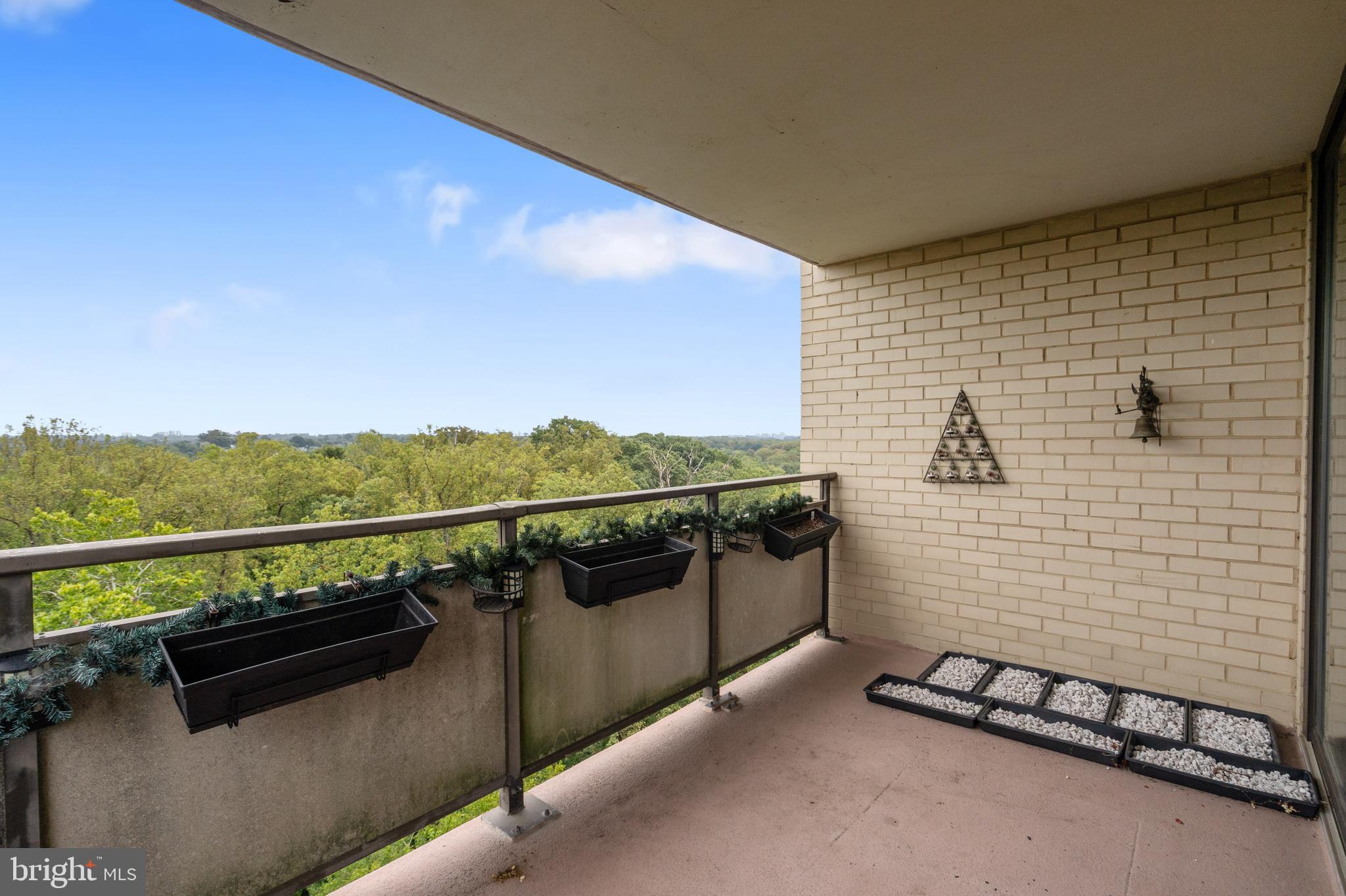 PROMENADE TOWERS - Residential