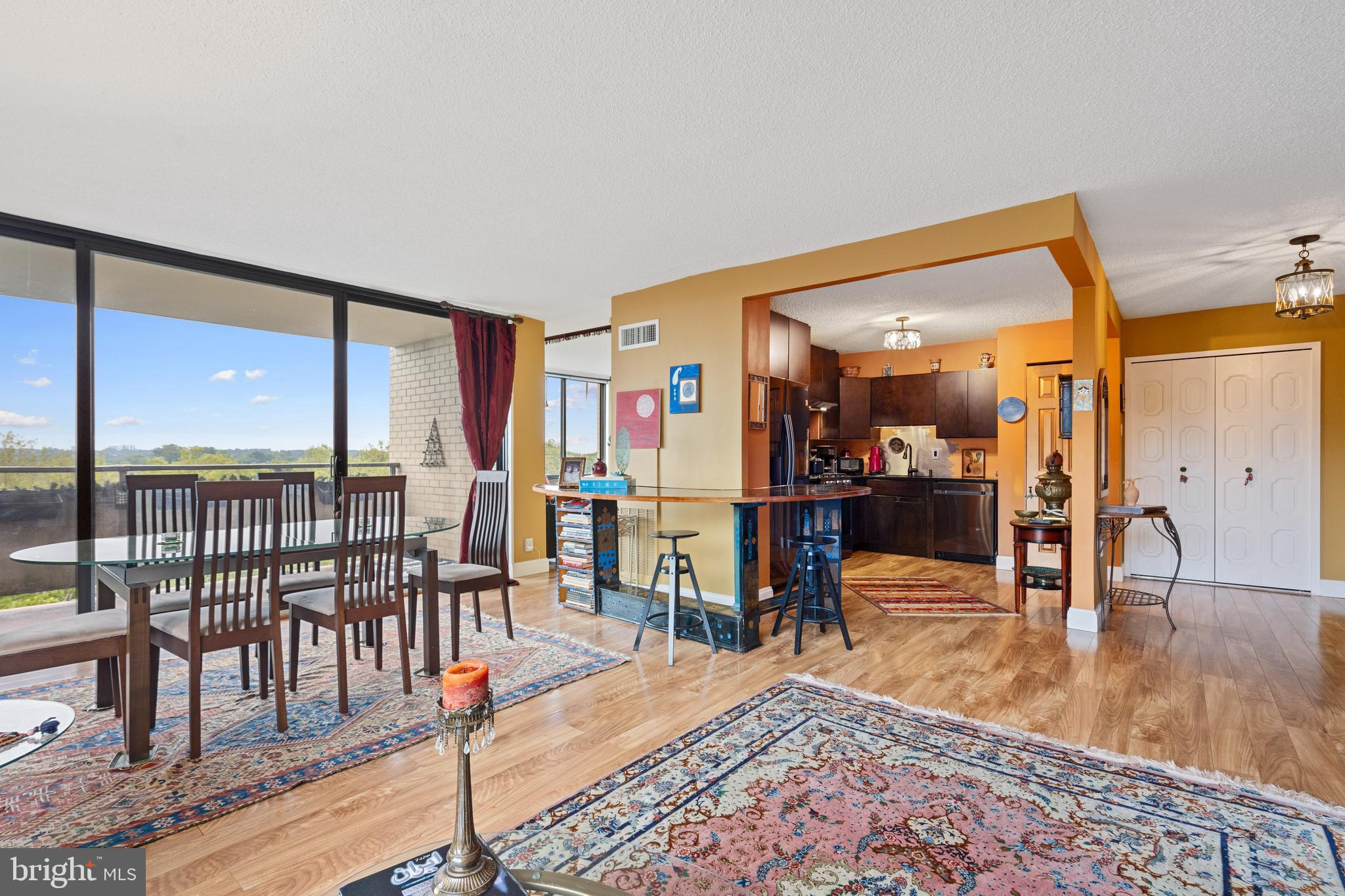 PROMENADE TOWERS - Residential