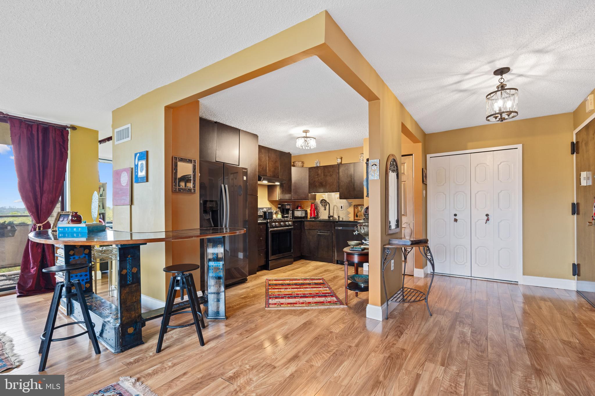 PROMENADE TOWERS - Residential