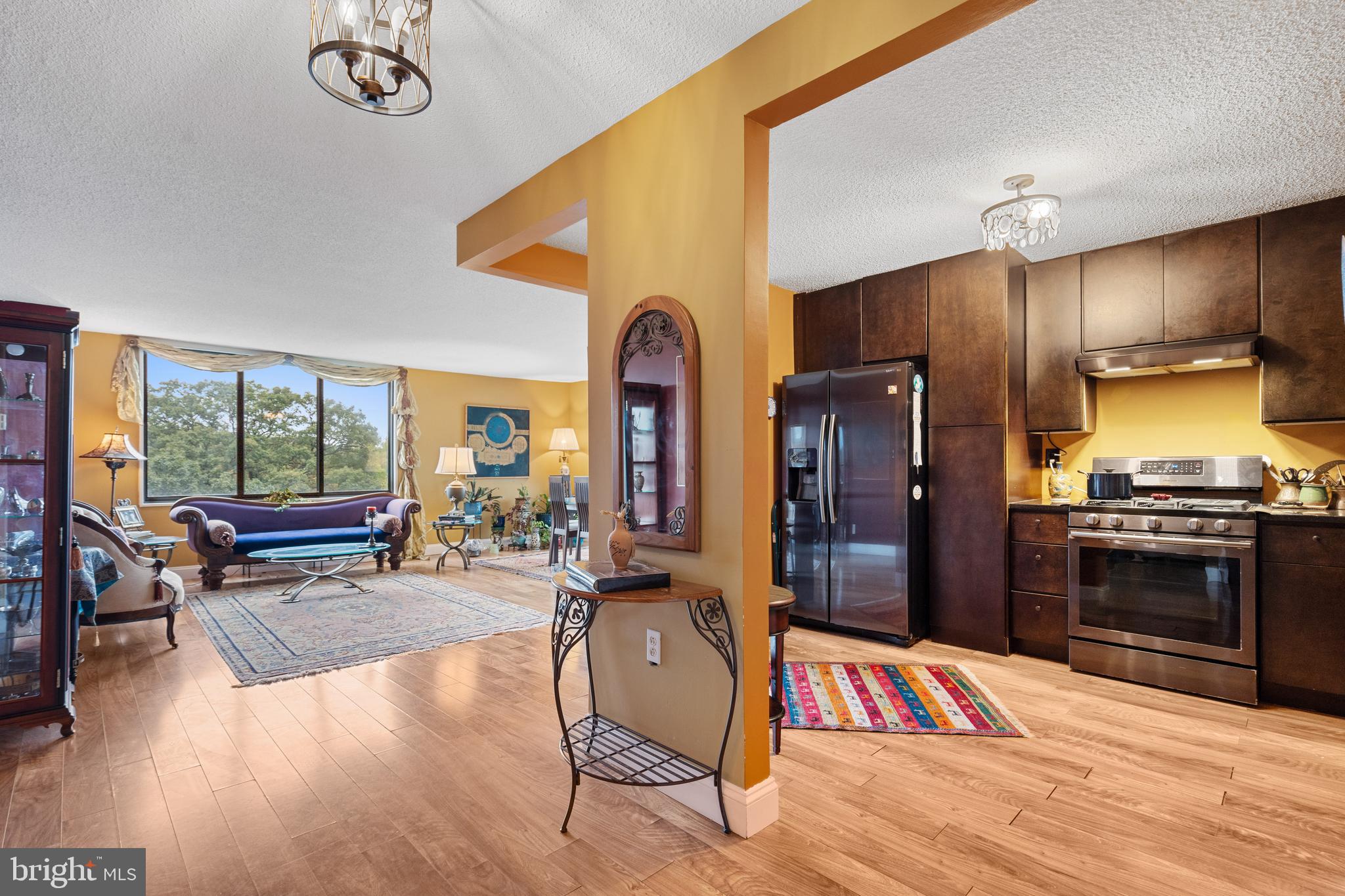 PROMENADE TOWERS - Residential