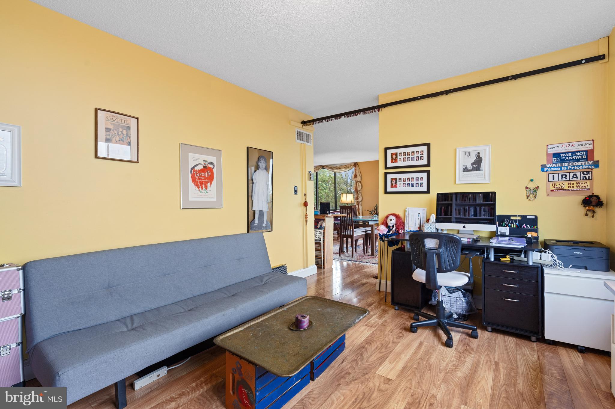 PROMENADE TOWERS - Residential