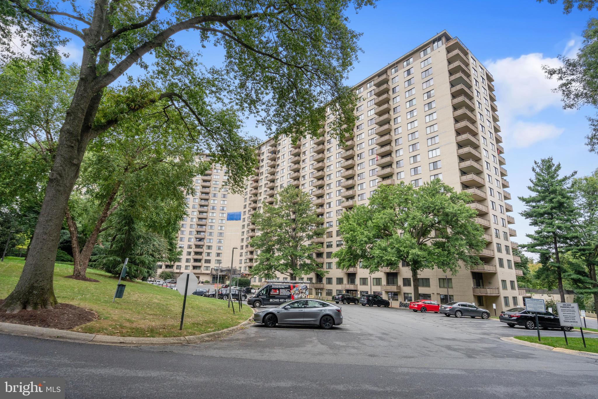 PROMENADE TOWERS - Residential