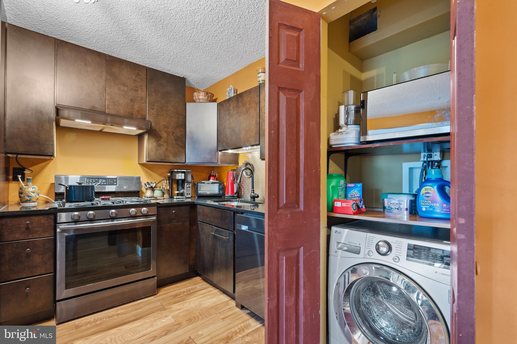 PROMENADE TOWERS - Residential