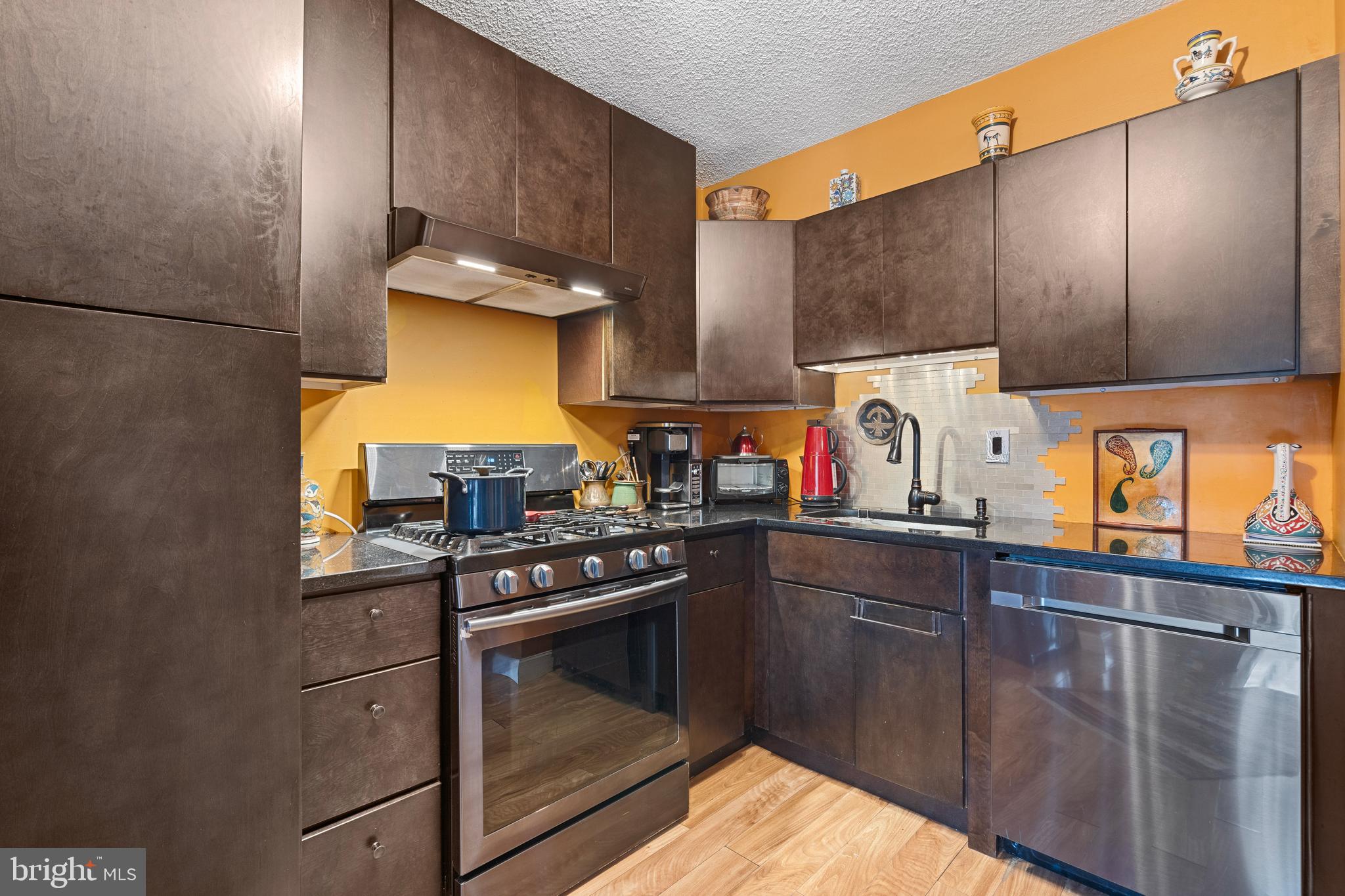 PROMENADE TOWERS - Residential