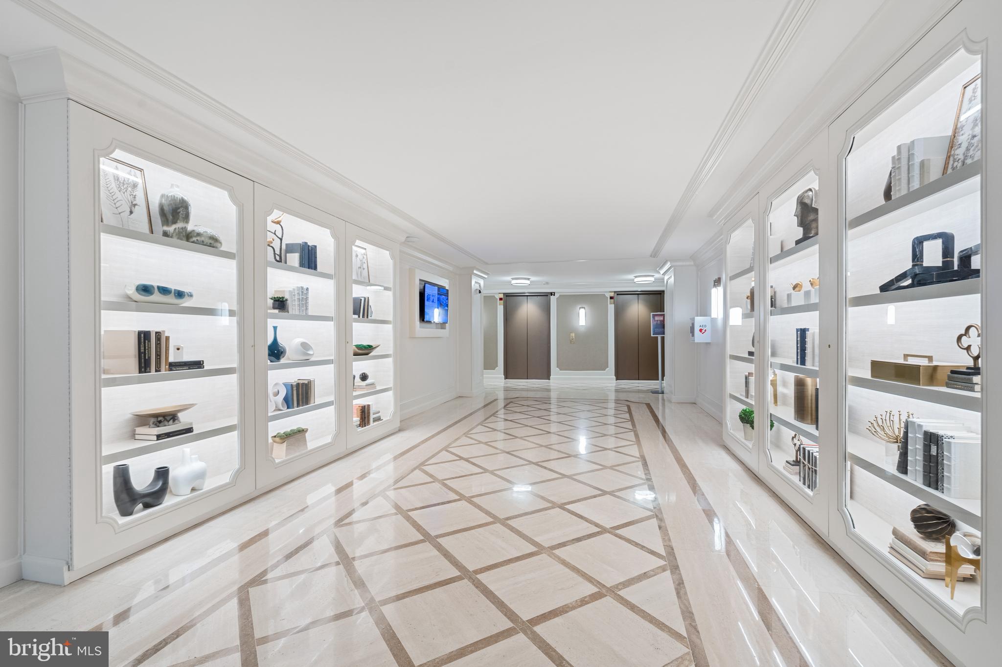 PROMENADE TOWERS - Residential