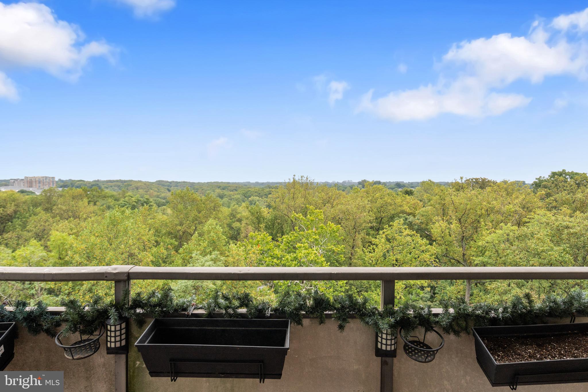 PROMENADE TOWERS - Residential