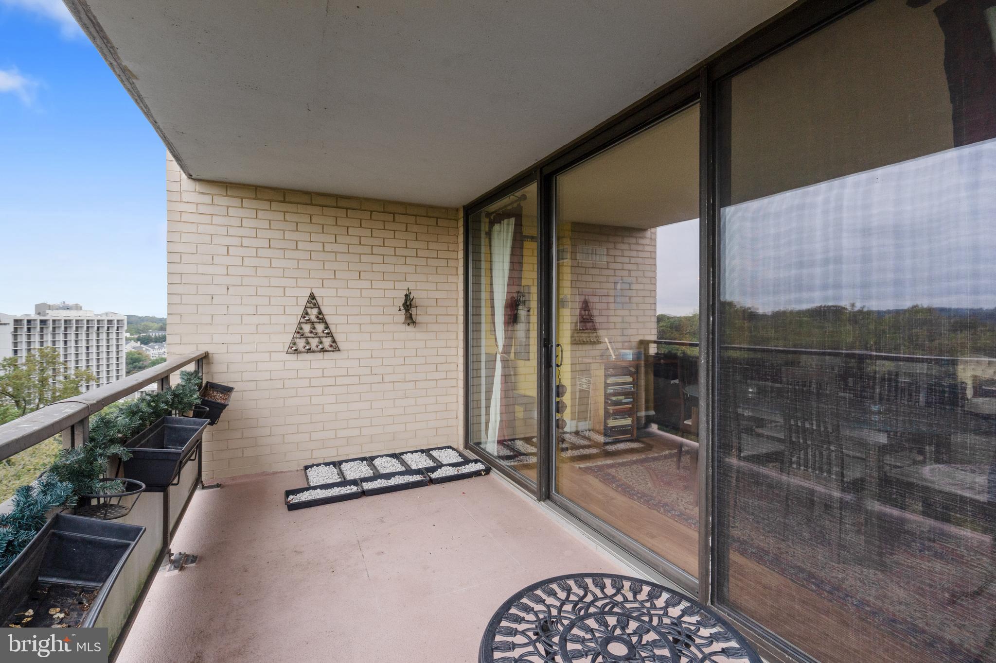 PROMENADE TOWERS - Residential