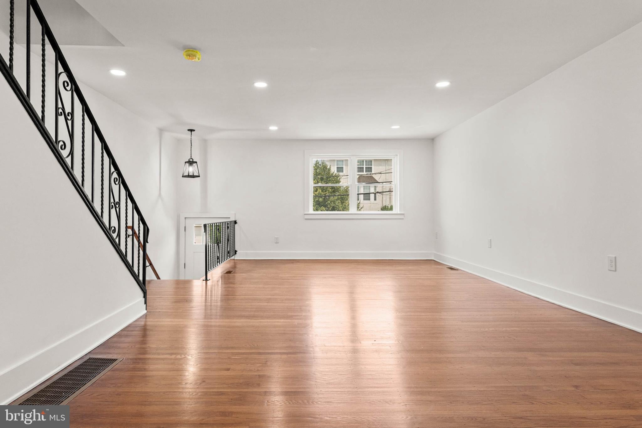 343 W 5TH AVENUE