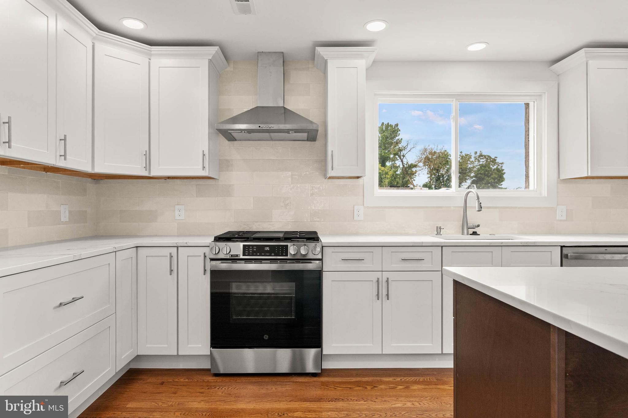 343 W 5TH AVENUE