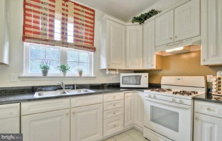 WINDSOR PONDS - Residential Lease