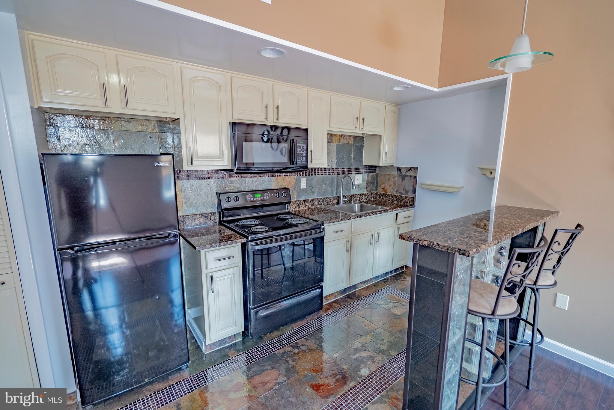 NORTHERN LIBERTIES - Commercial Sale