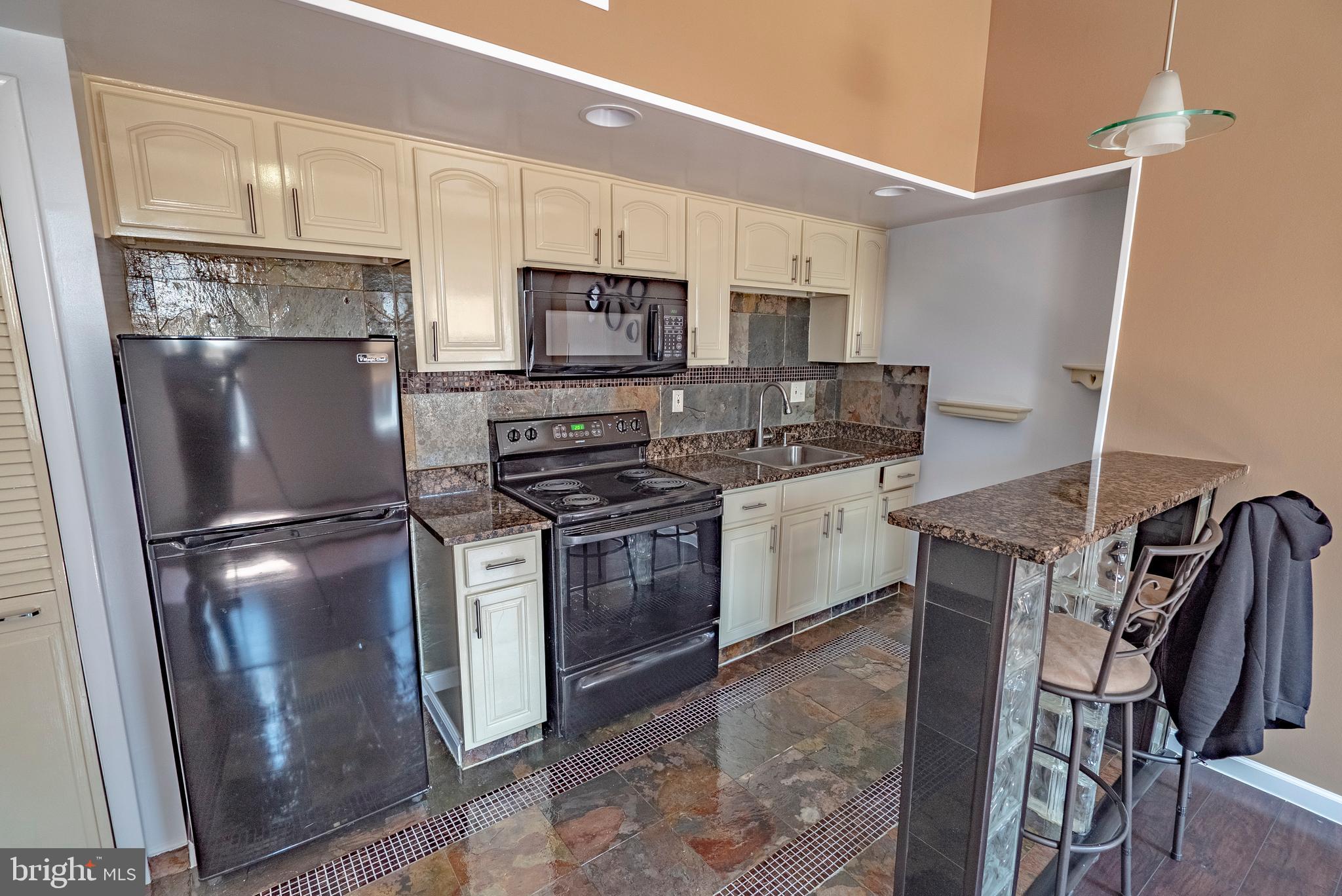 NORTHERN LIBERTIES - Commercial Sale