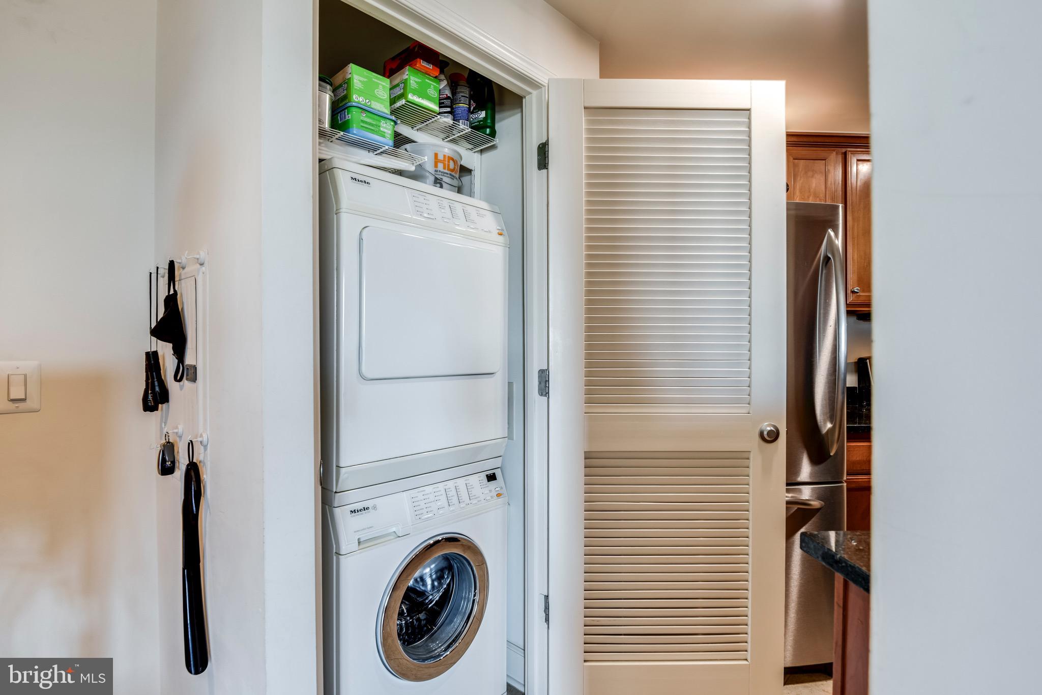 CARLTON HOUSE - Residential