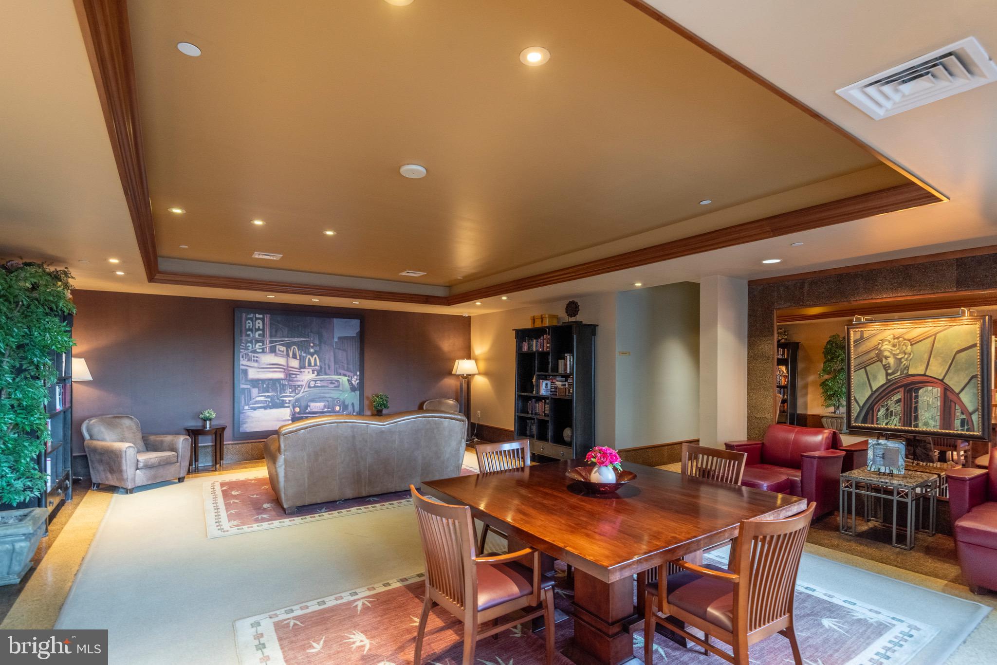 CARLTON HOUSE - Residential