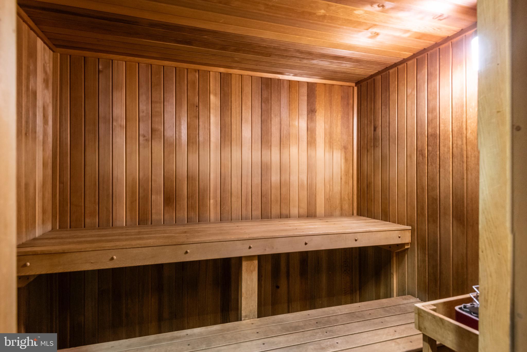 CARLTON HOUSE - Residential