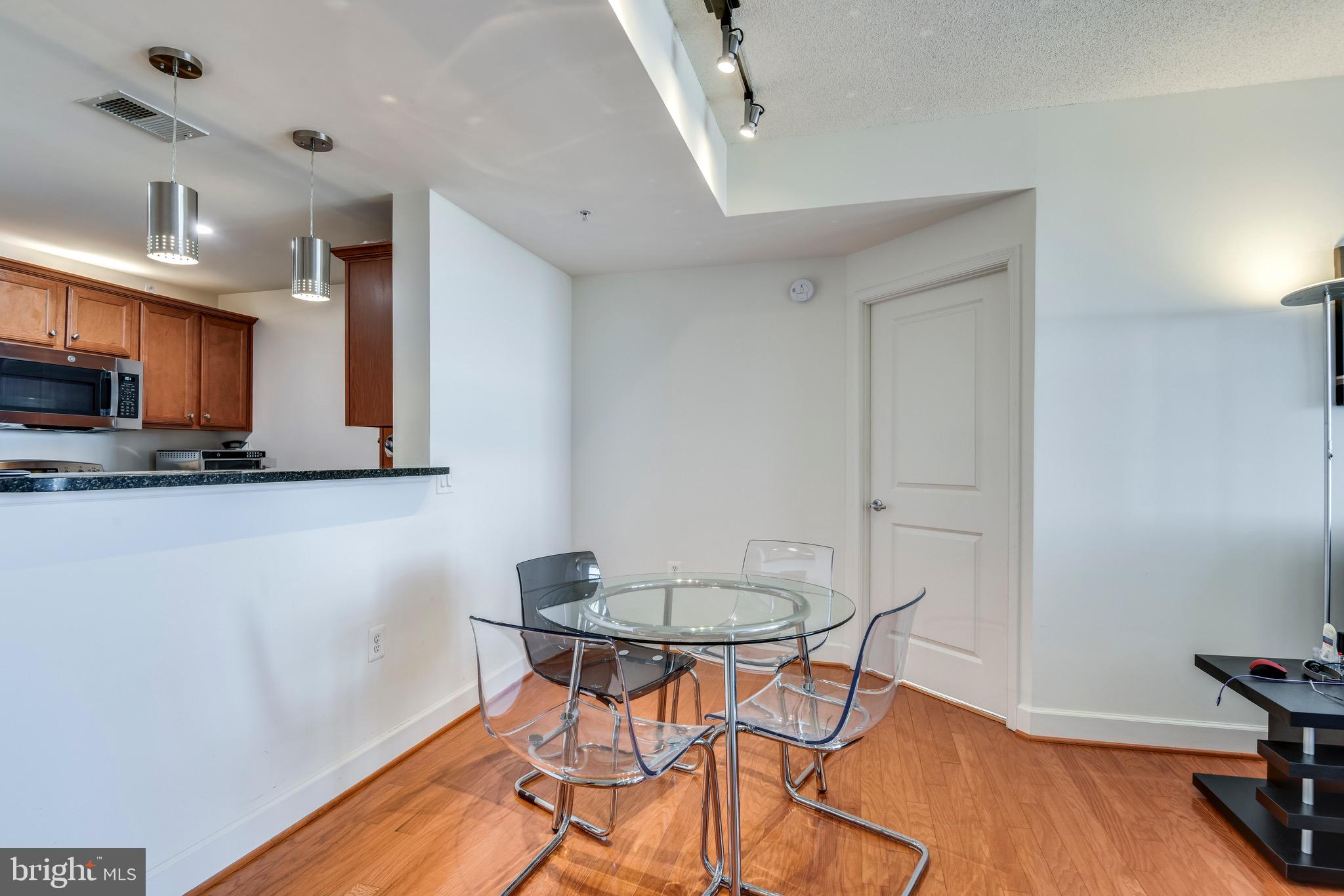 CARLTON HOUSE - Residential