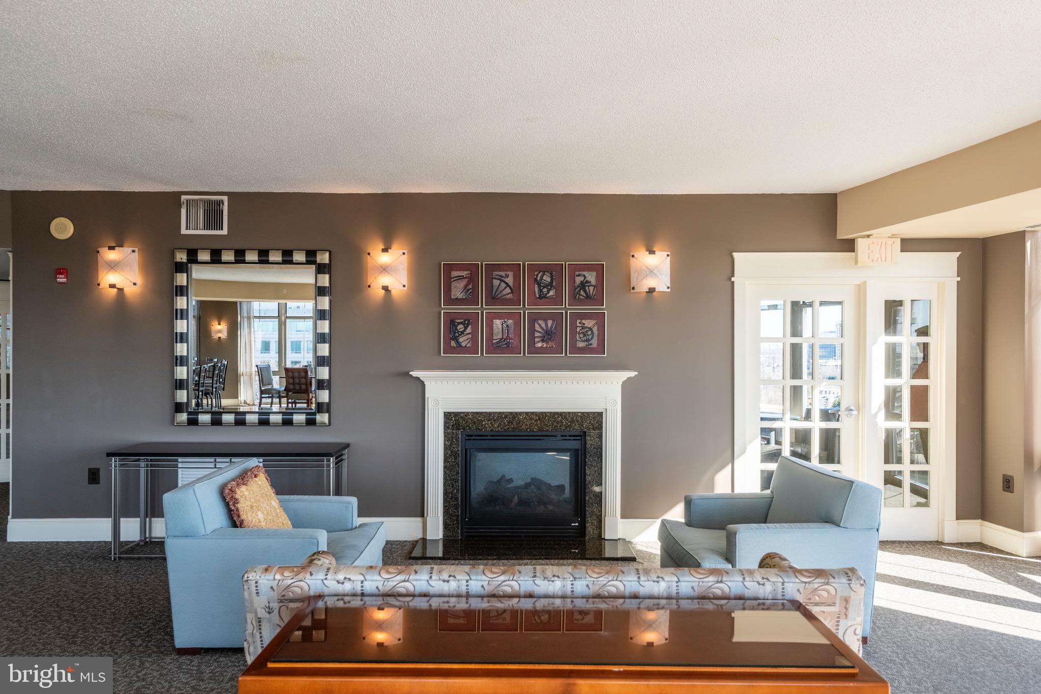 CARLTON HOUSE - Residential