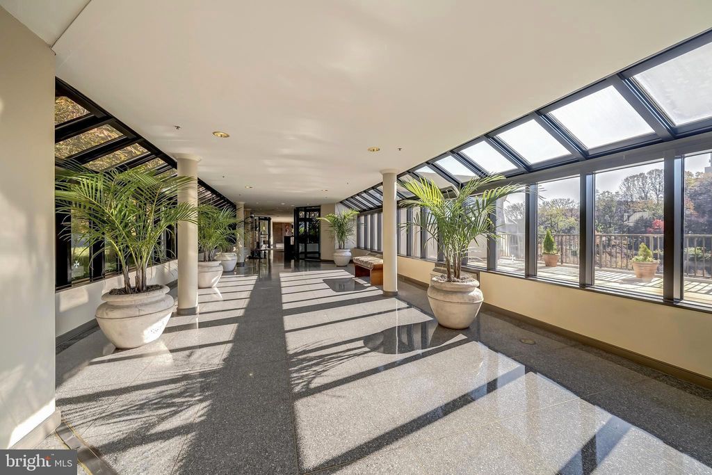 Photo of 1600 N Oak Street #1204, ARLINGTON, VA 22209 (MLS # VAAR2063786)