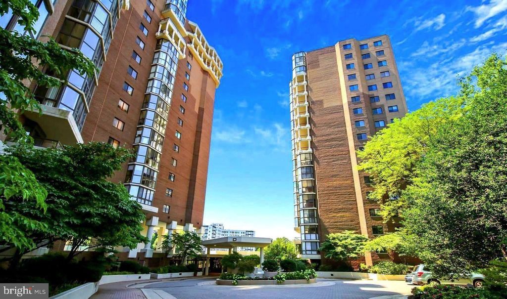 Photo of 1600 N Oak Street #1204, ARLINGTON, VA 22209 (MLS # VAAR2063786)
