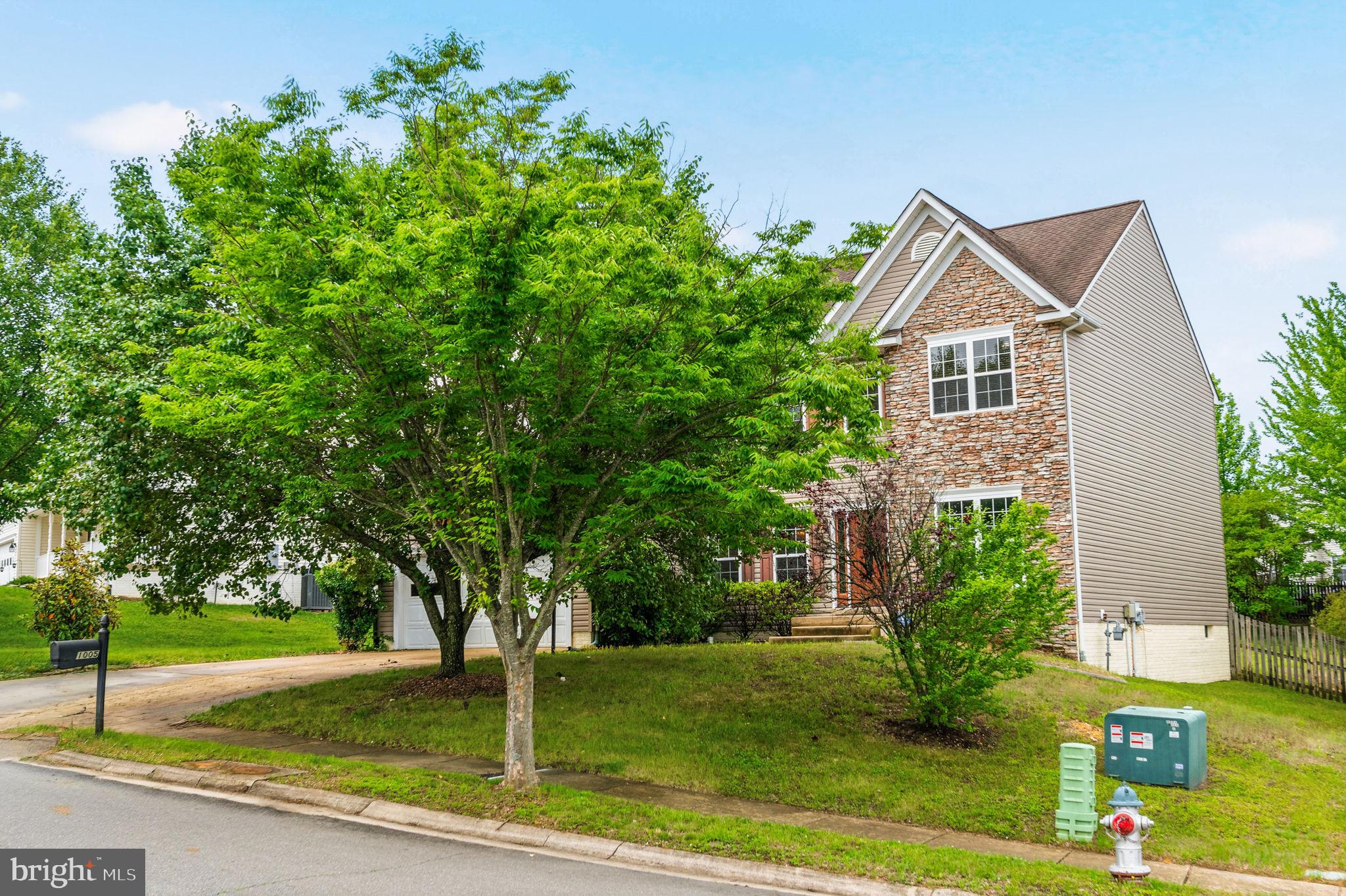 1005 GREAT OAKS LANE