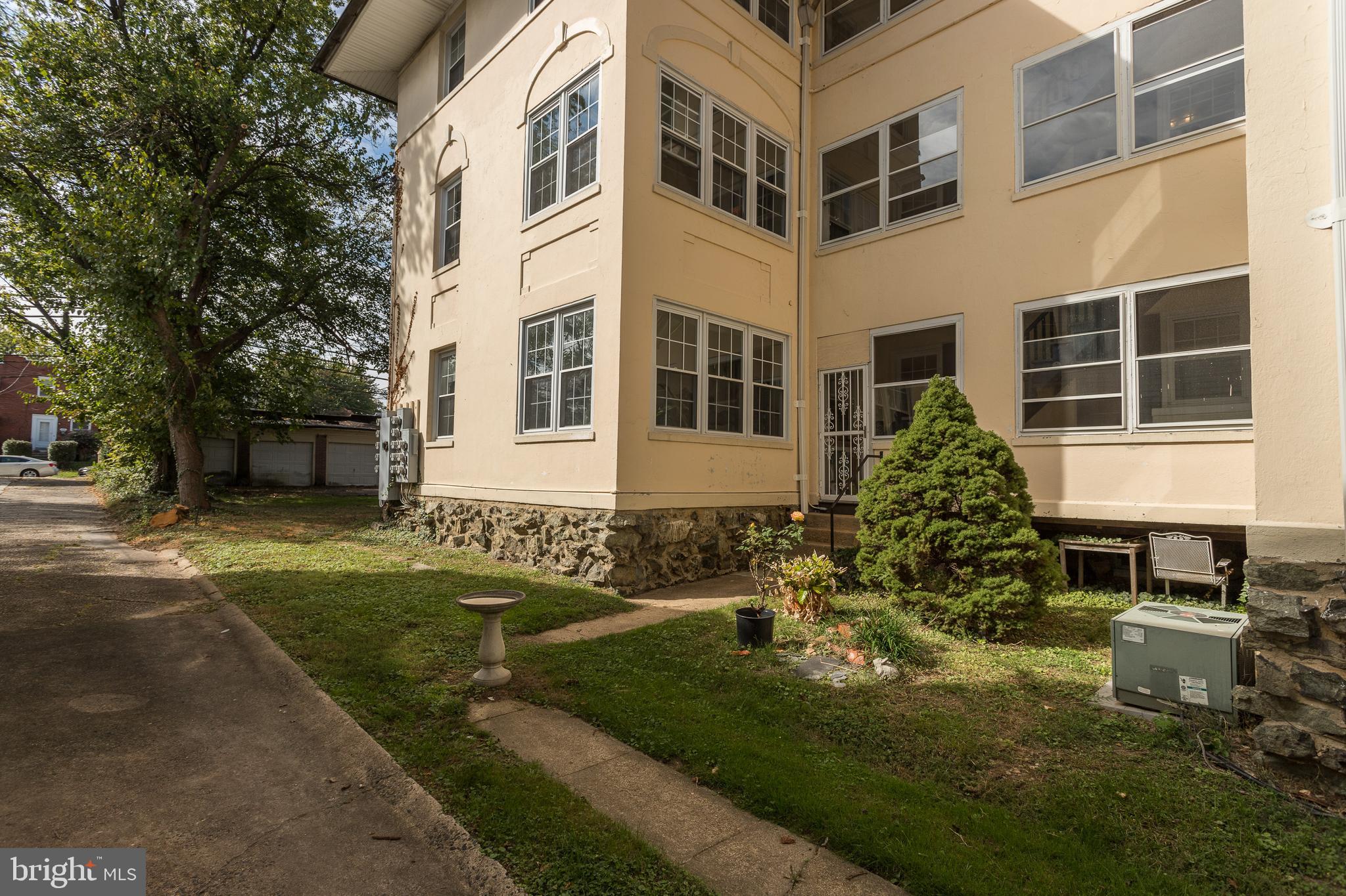 ROLAND PARK - Commercial Sale