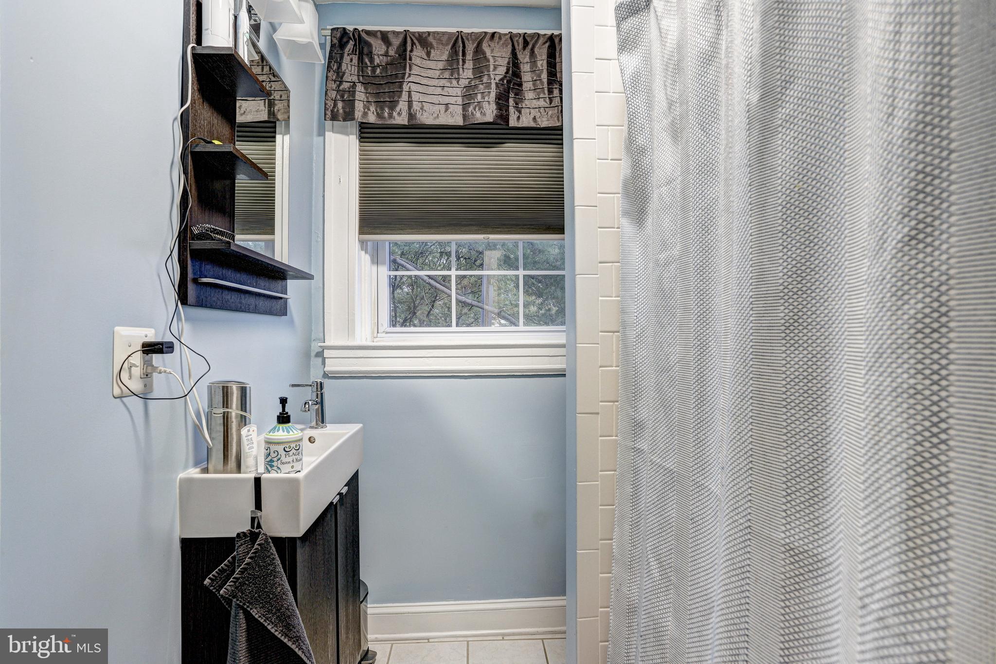 ROLAND PARK - Commercial Sale