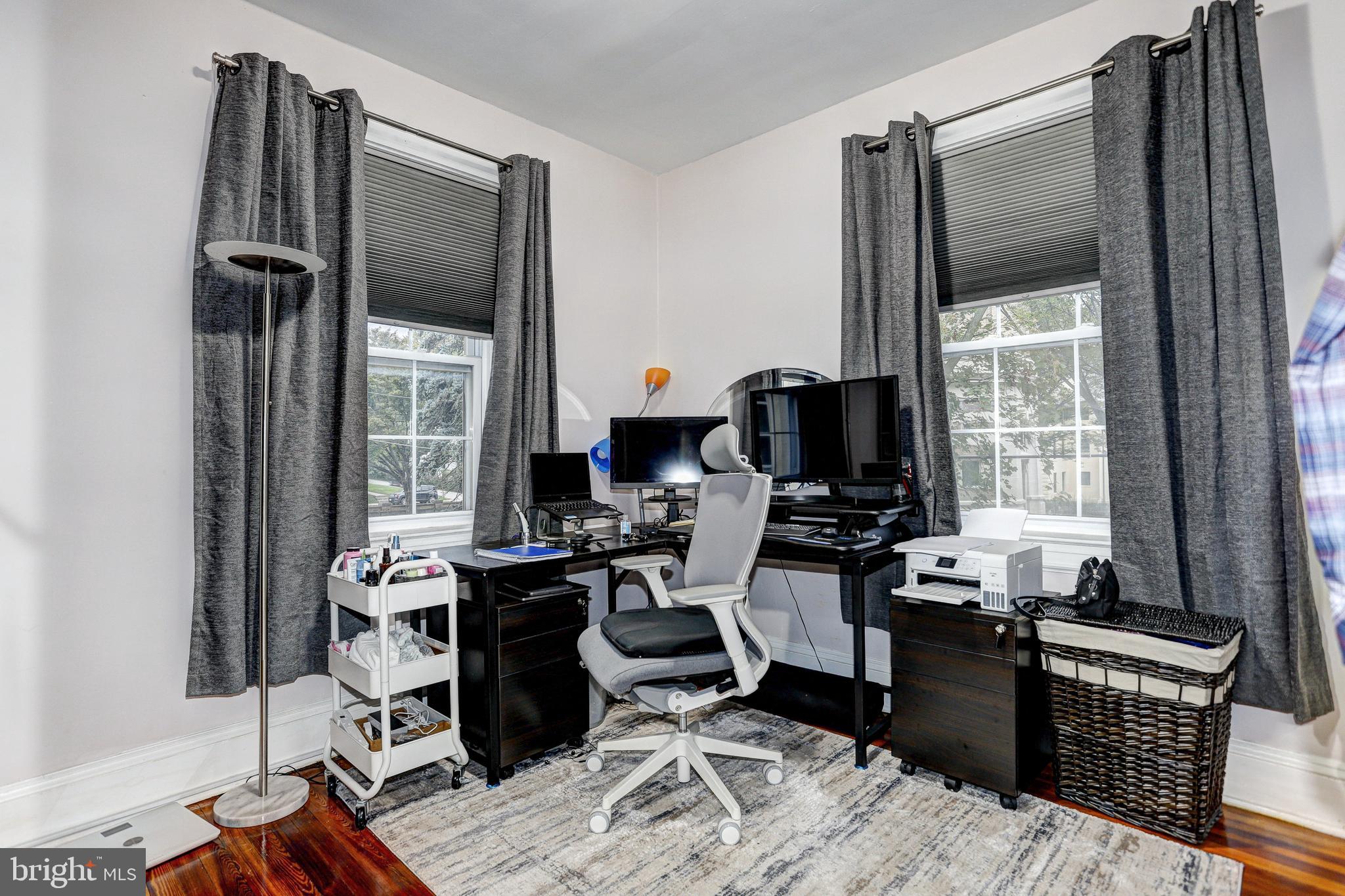 ROLAND PARK - Commercial Sale