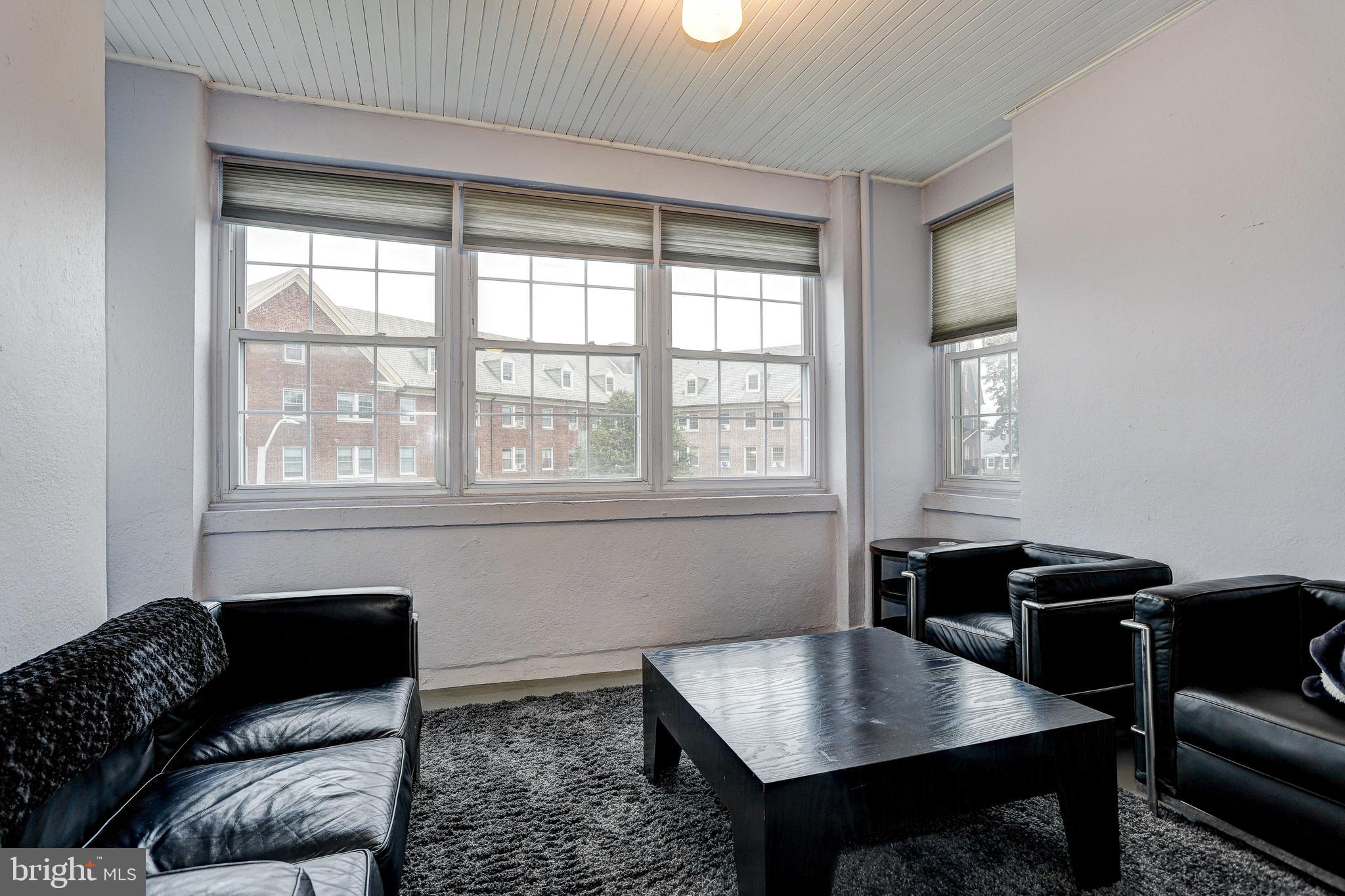 ROLAND PARK - Commercial Sale