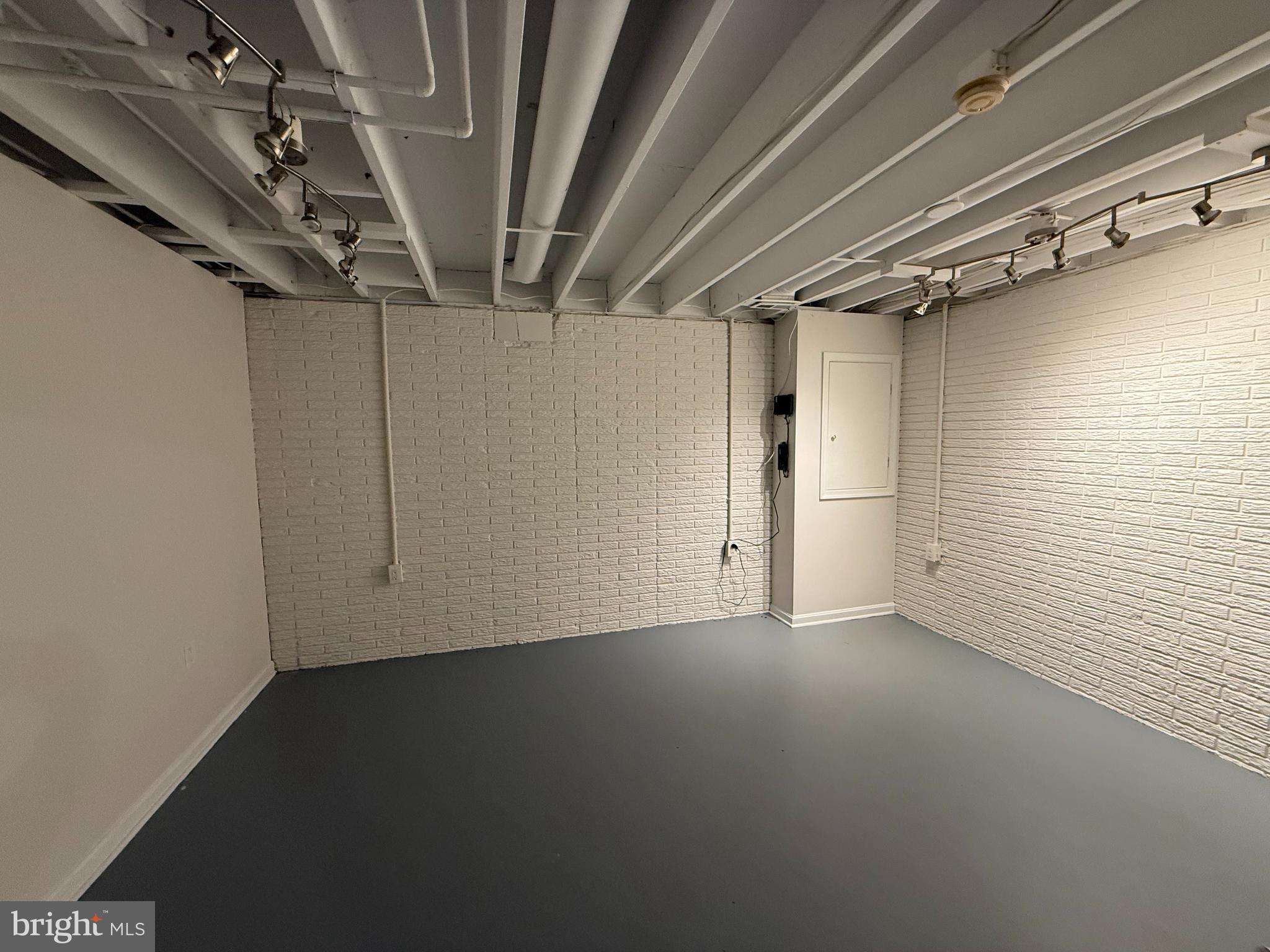 AQUIA HEIGHTS - Residential Lease