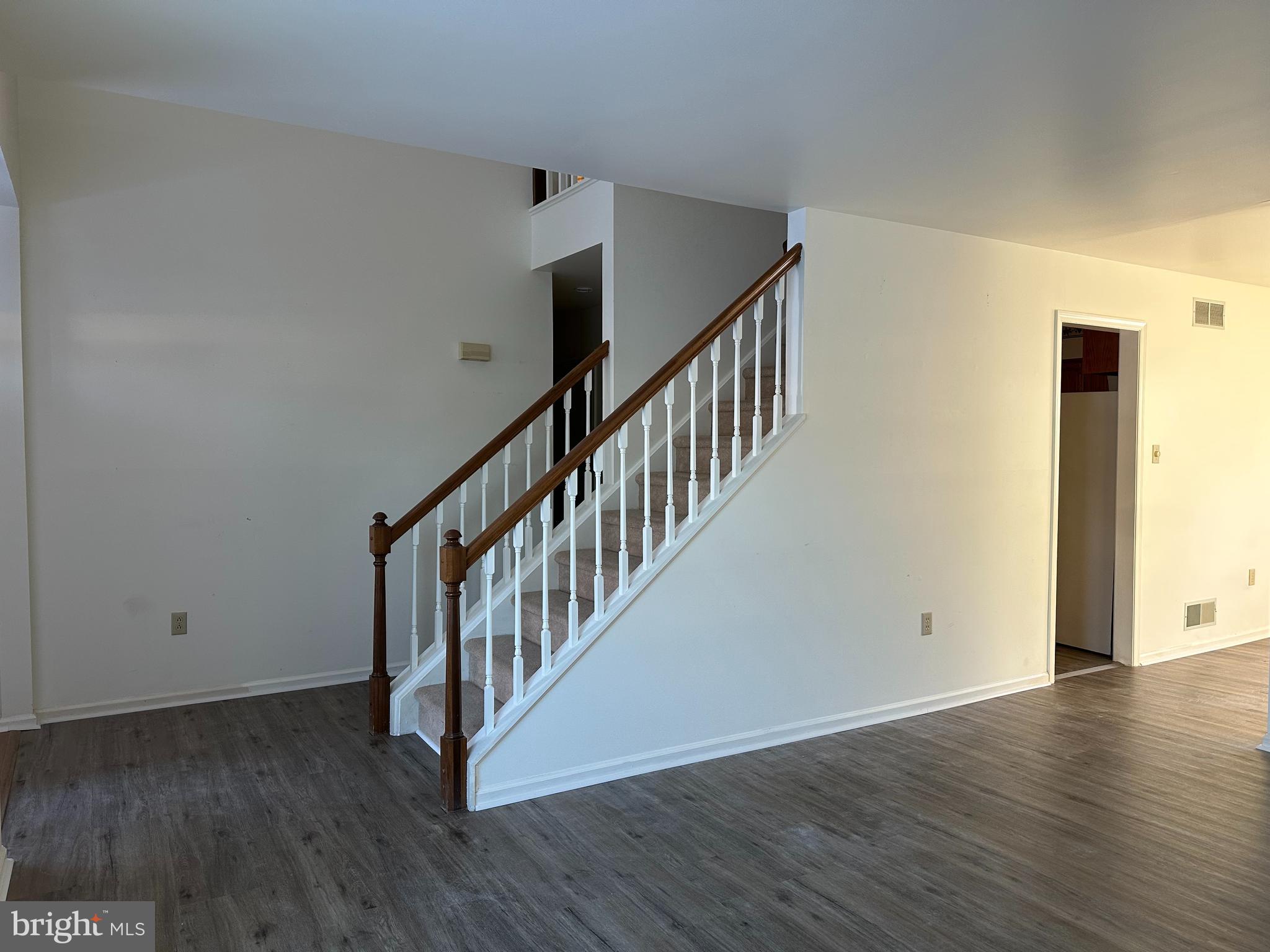 25 GREEN MEADOW COURT