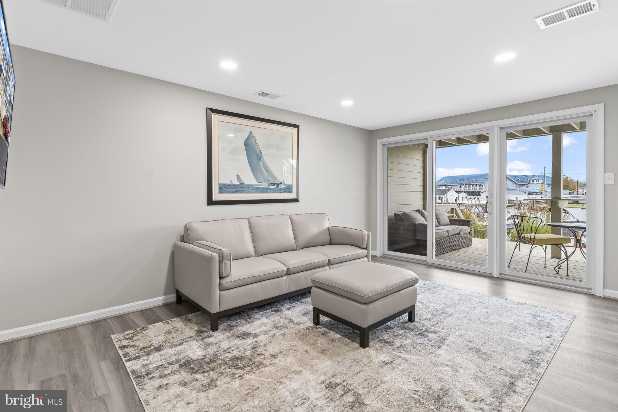 WINDWARD KEY - Residential