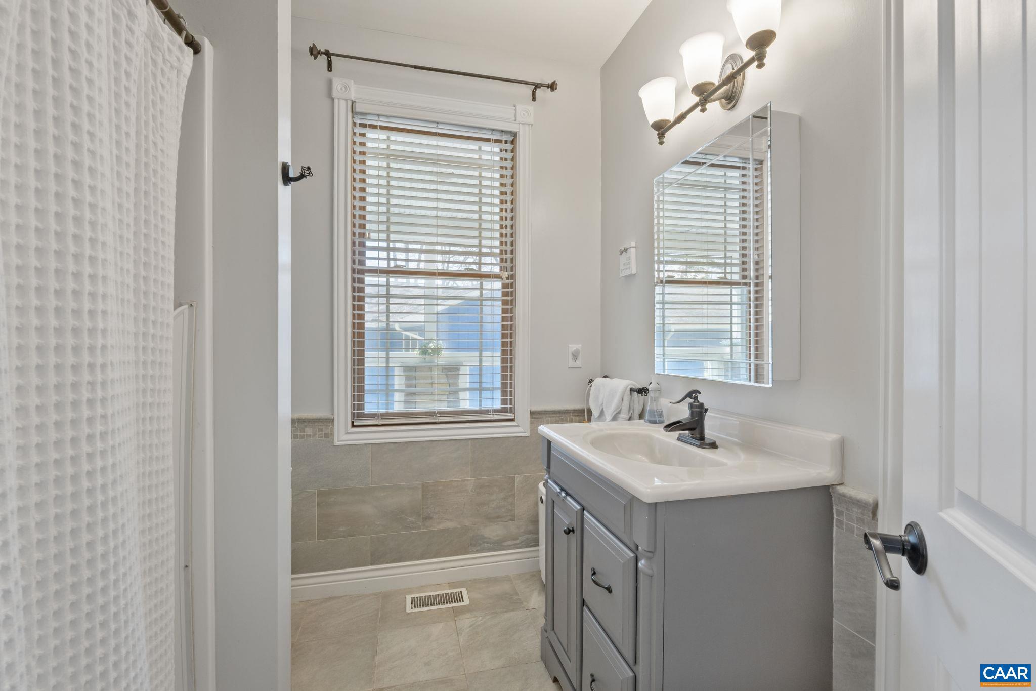 LAKE MONTICELLO - Residential