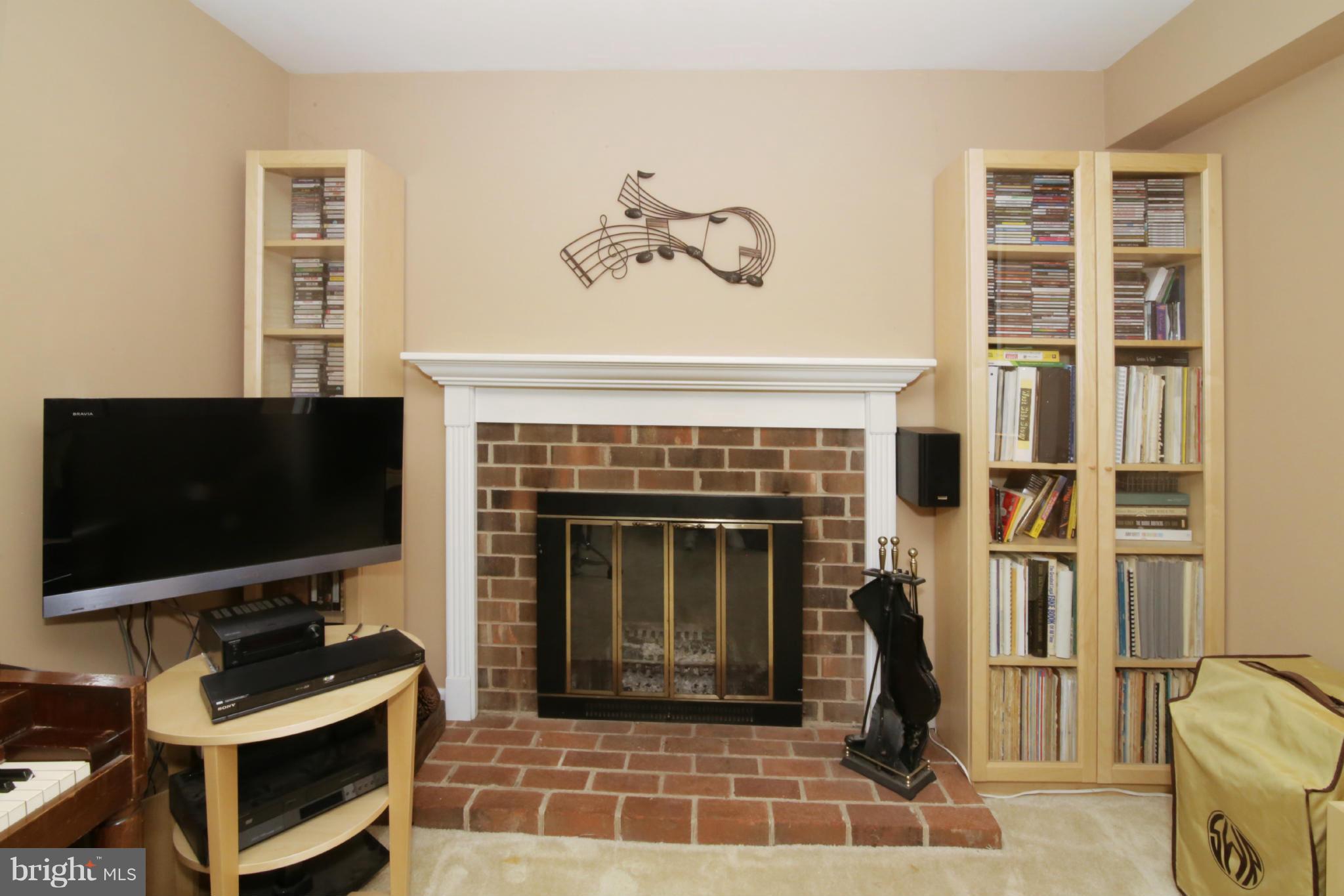 LAKE RIDGE/PROMONTRY OAK - Residential