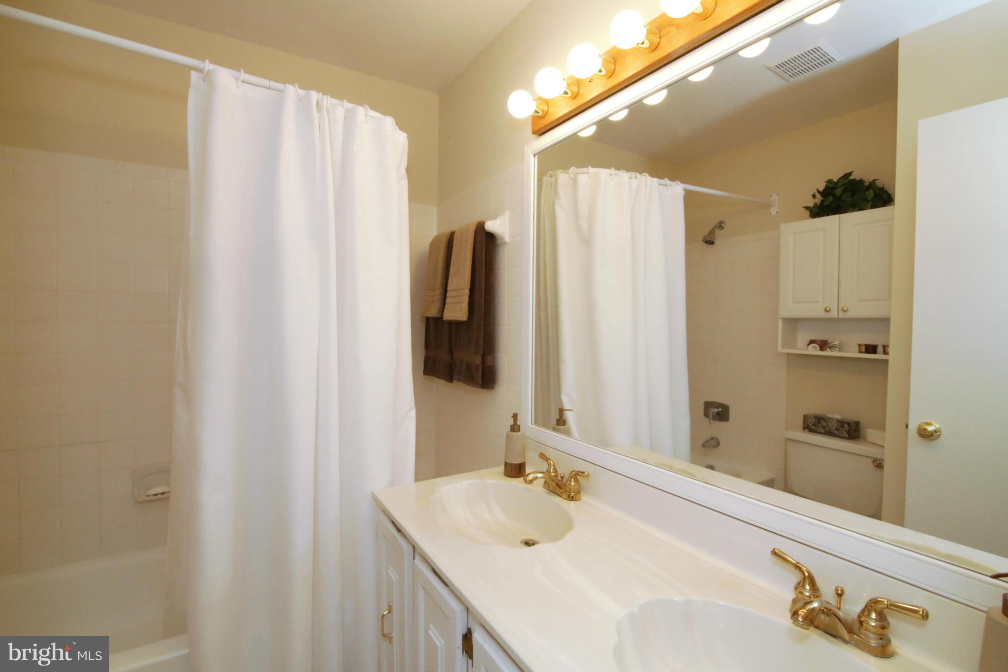 LAKE RIDGE/PROMONTRY OAK - Residential