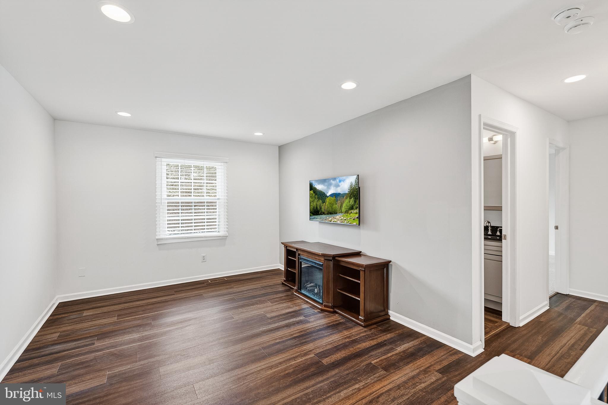 YARDLEY RUN - Residential