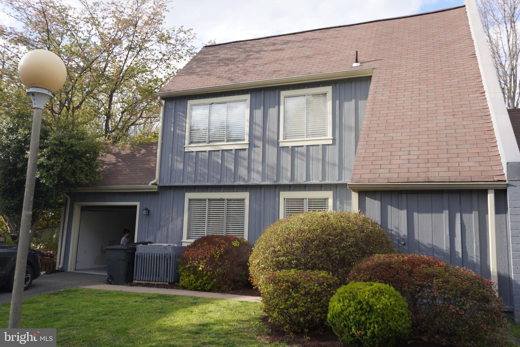 1434 YELLOWWOOD COURT