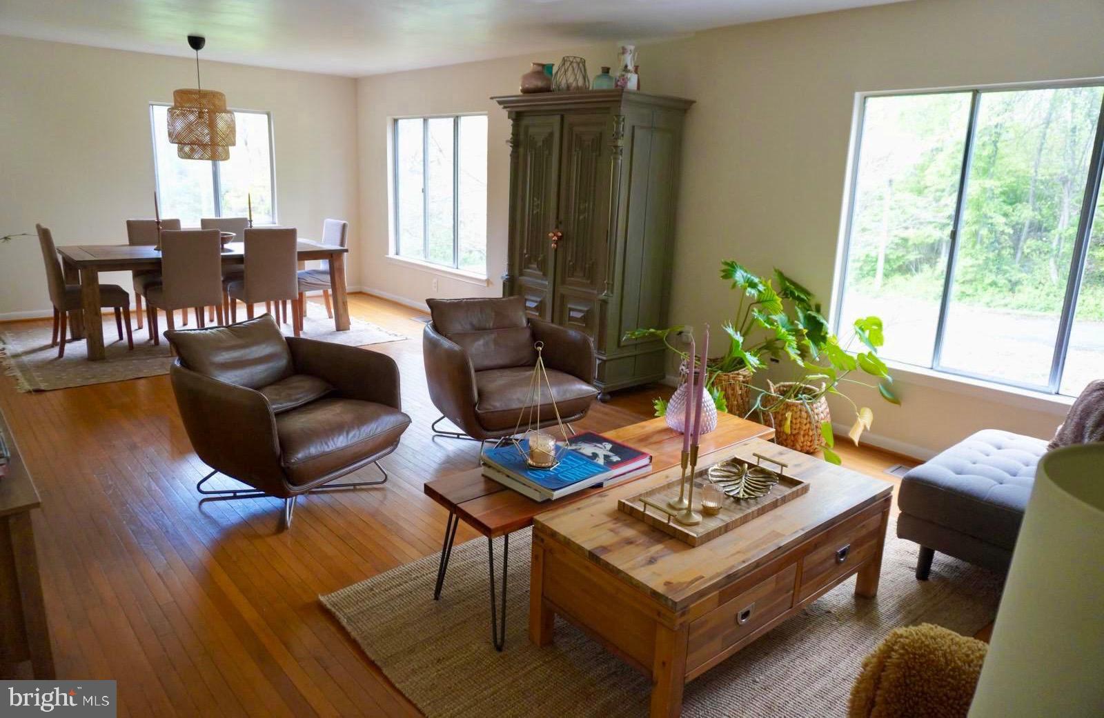 1434 YELLOWWOOD COURT