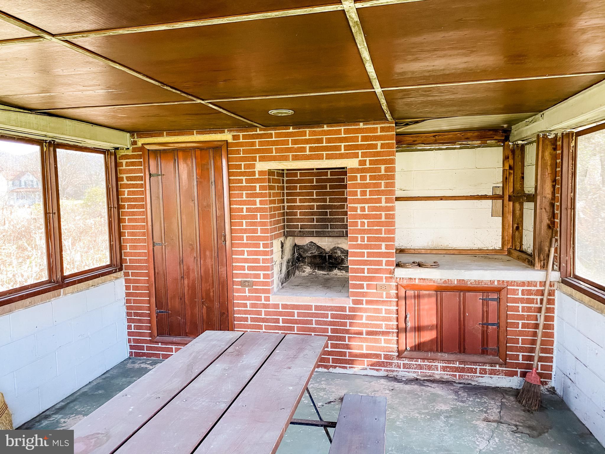 CRESAPTOWN - Residential